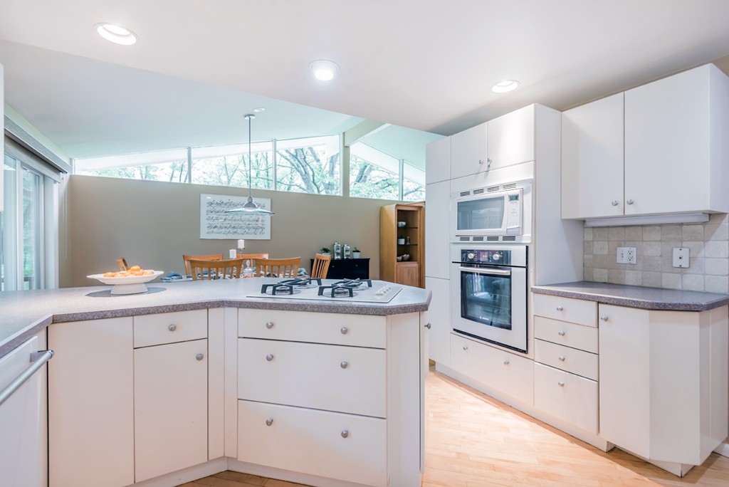 6 Mayflower Road Andover, MA 01810 - Photo 10 of 28 Gallery Image 10