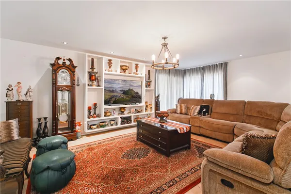 $1,815,000 | 19865 Hiawatha Street, Chatsworth, CA 91311