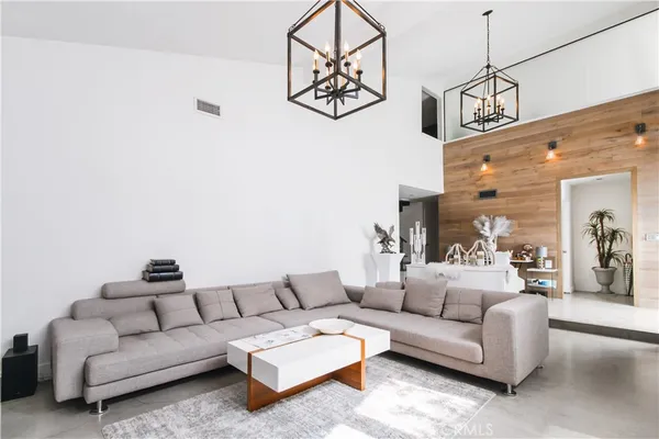 $1,815,000 | 19865 Hiawatha Street, Chatsworth, CA 91311