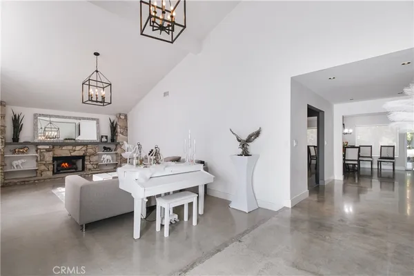 $1,815,000 | 19865 Hiawatha Street, Chatsworth, CA 91311