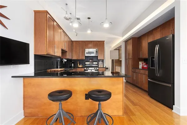 $950,000 | 1603 Summit Street, Kansas City, MO 64108