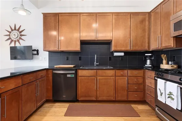 $950,000 | 1603 Summit Street, Kansas City, MO 64108