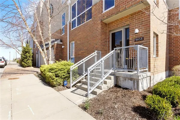 $950,000 | 1603 Summit Street, Kansas City, MO 64108