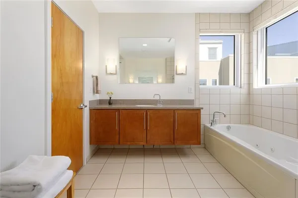 $950,000 | 1603 Summit Street, Kansas City, MO 64108