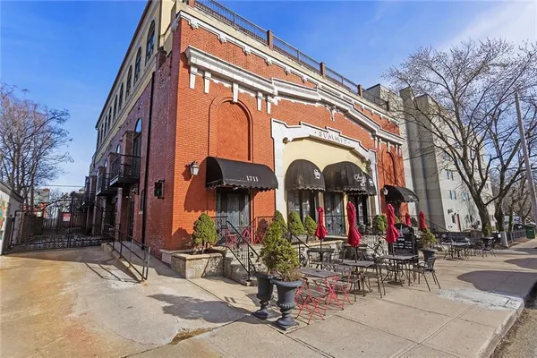 $950,000 | 1603 Summit Street, Kansas City, MO 64108