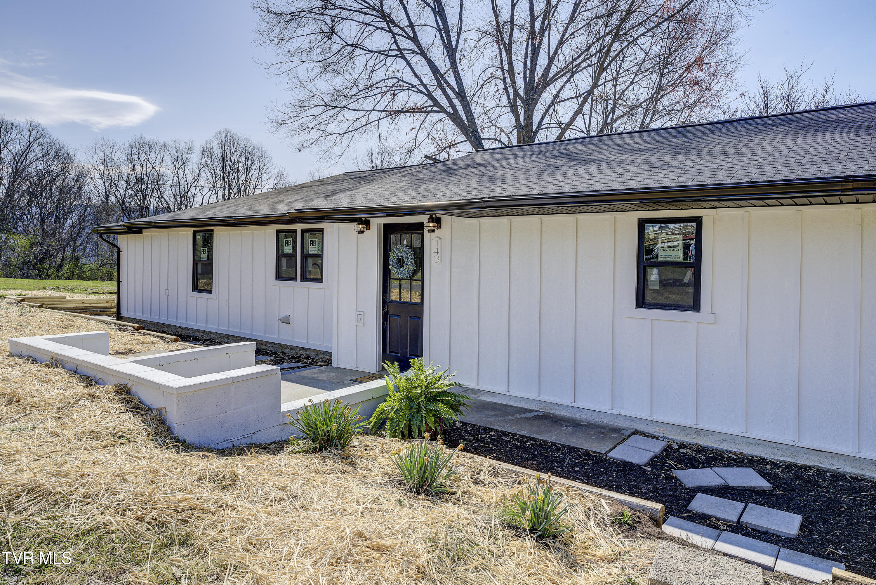 143 Zeb Grindstaff Road Elizabethton, TN 37643 - Photo 2 of 47 IMG_0058