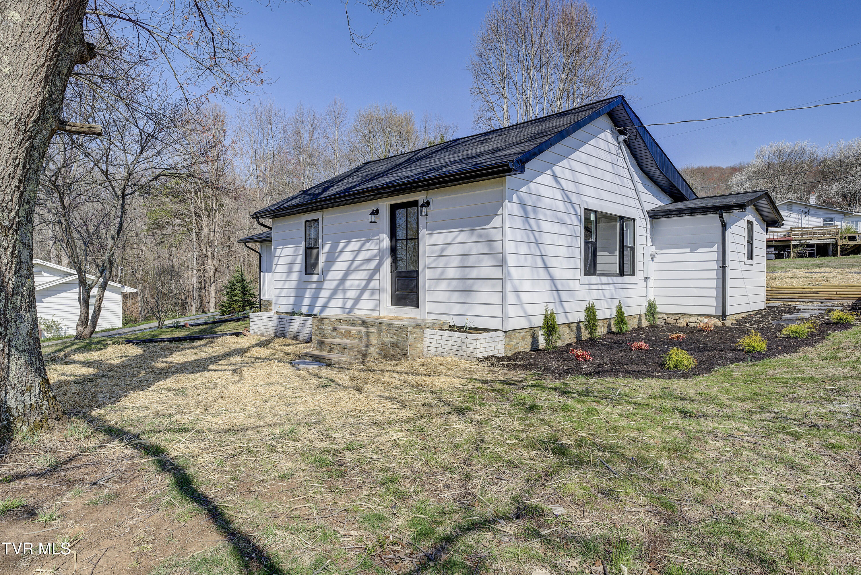 143 Zeb Grindstaff Road Elizabethton, TN 37643 - Photo 32 of 47 IMG_0053