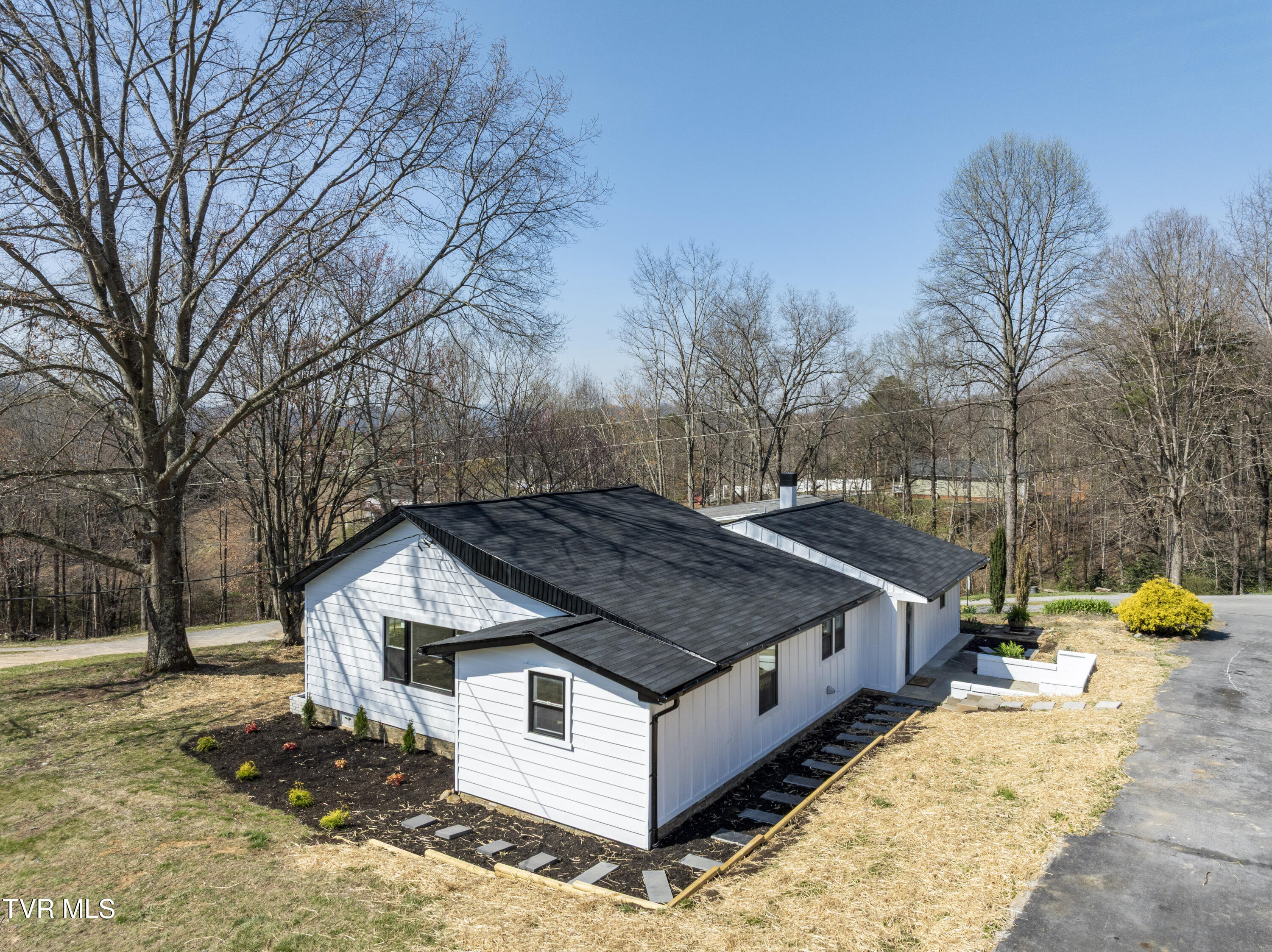 143 Zeb Grindstaff Road Elizabethton, TN 37643 - Photo 35 of 47 IMG_0013