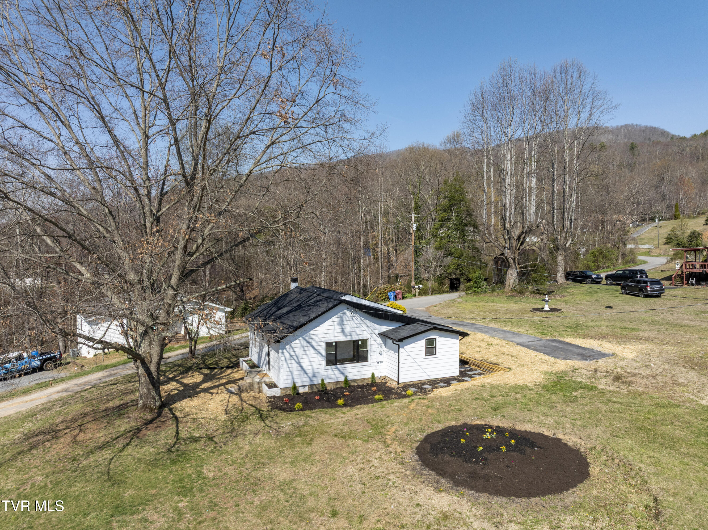 143 Zeb Grindstaff Road Elizabethton, TN 37643 - Photo 36 of 47 IMG_0014
