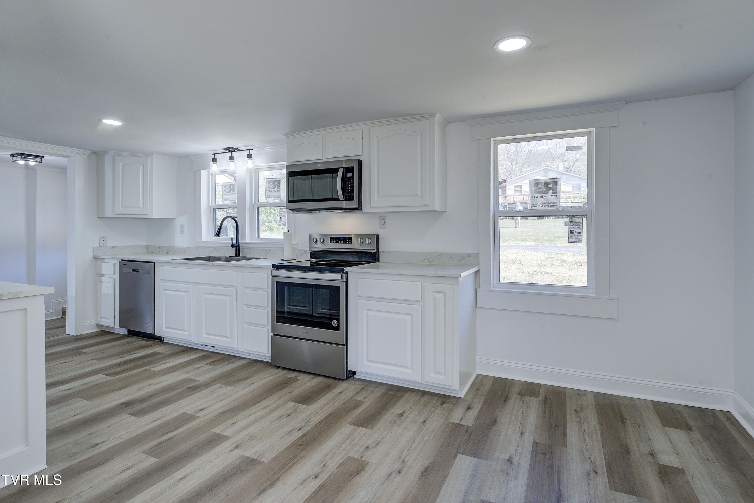 143 Zeb Grindstaff Road Elizabethton, TN 37643 - Photo 7 of 47 IMG_0030