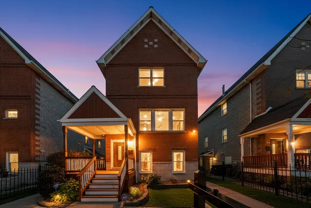 $649,900 | 3769 South Lake Park Avenue, Chicago, IL 60653