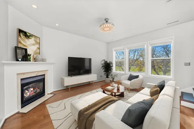 $649,900 | 3769 South Lake Park Avenue, Chicago, IL 60653