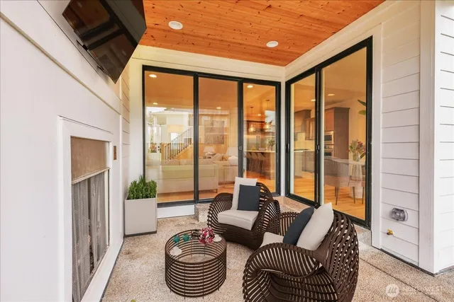 $899,950 | 7701 Ruby Drive Southwest, Lakewood, WA 98498