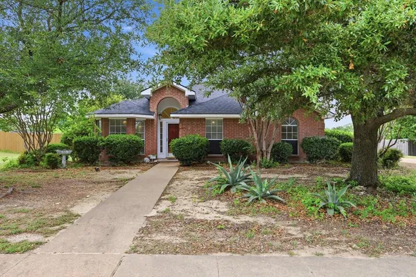 $344,000 | 921 High Point Drive, Midlothian, TX 76065