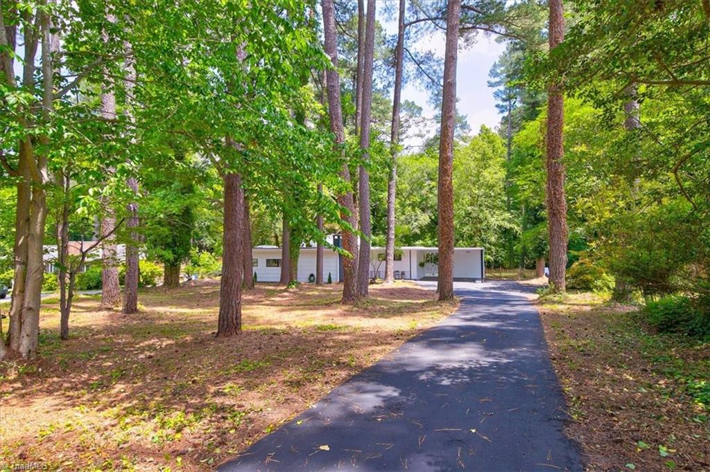 140 Penny Road Jamestown, NC 27282 - Photo 13 of 34 LOVE this entry to the home!