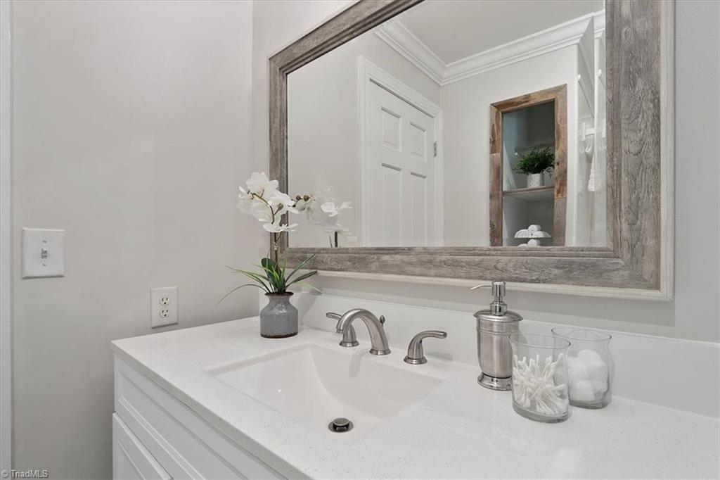 140 Penny Road Jamestown, NC 27282 - Photo 27 of 34 Hall full bath also off Primary bedroom