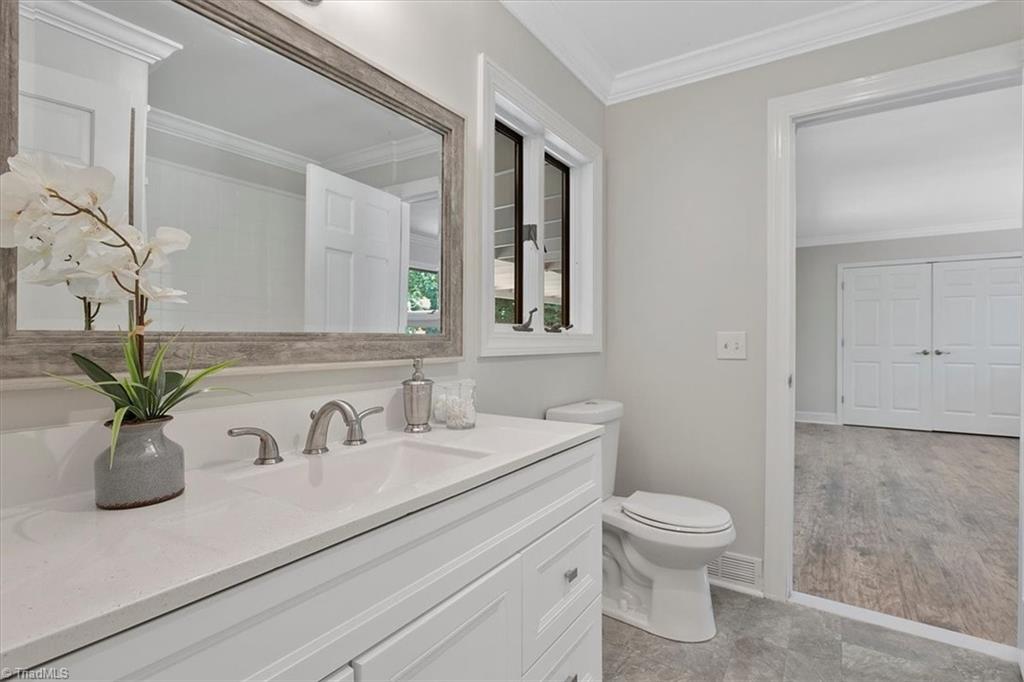 140 Penny Road Jamestown, NC 27282 - Photo 29 of 34 Full bath shows entry to Primary bedroom