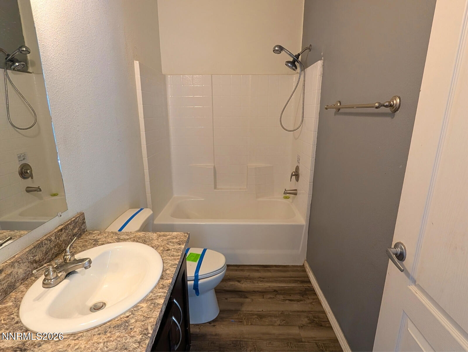 17565 Egret Lane Reno, NV 89508 - Photo 22 of 28 Hall Bath