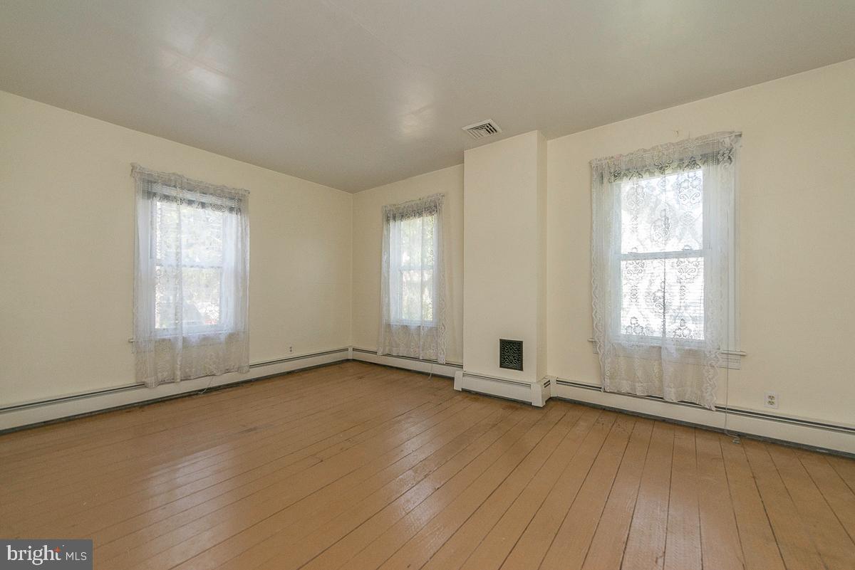 128 Fern Road Riegelsville, PA 18077 - Photo 8 of 29