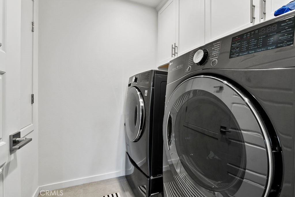 152 Modjeska Irvine, CA 92618 - Photo 22 of 30 a close view of sliding door and utility room