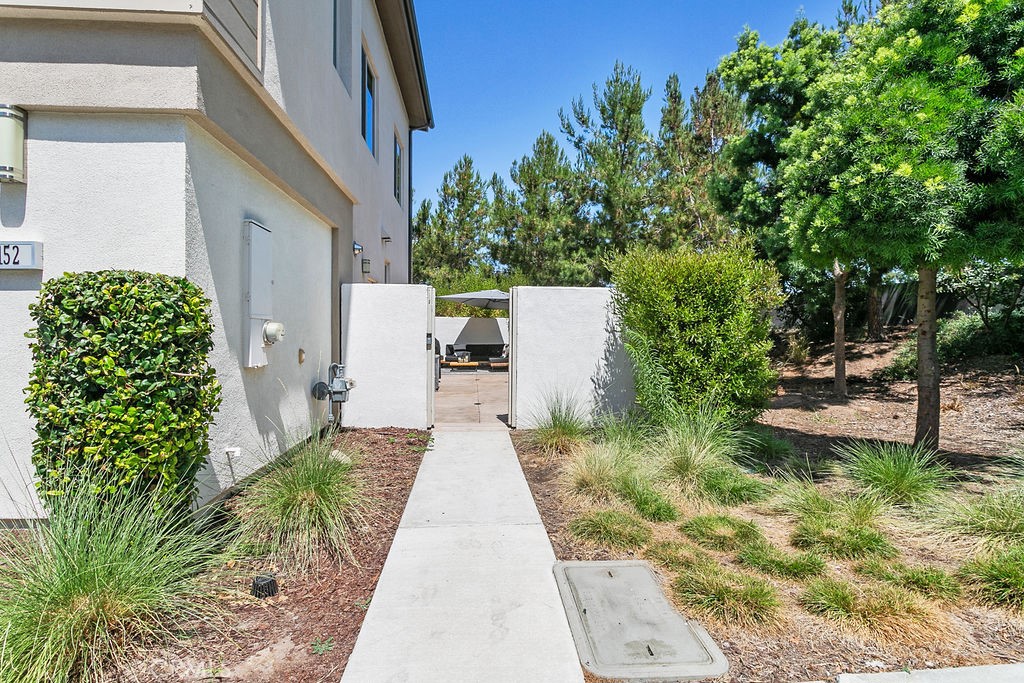 152 Modjeska Irvine, CA 92618 - Photo 5 of 30 a view of a backyard with sitting area