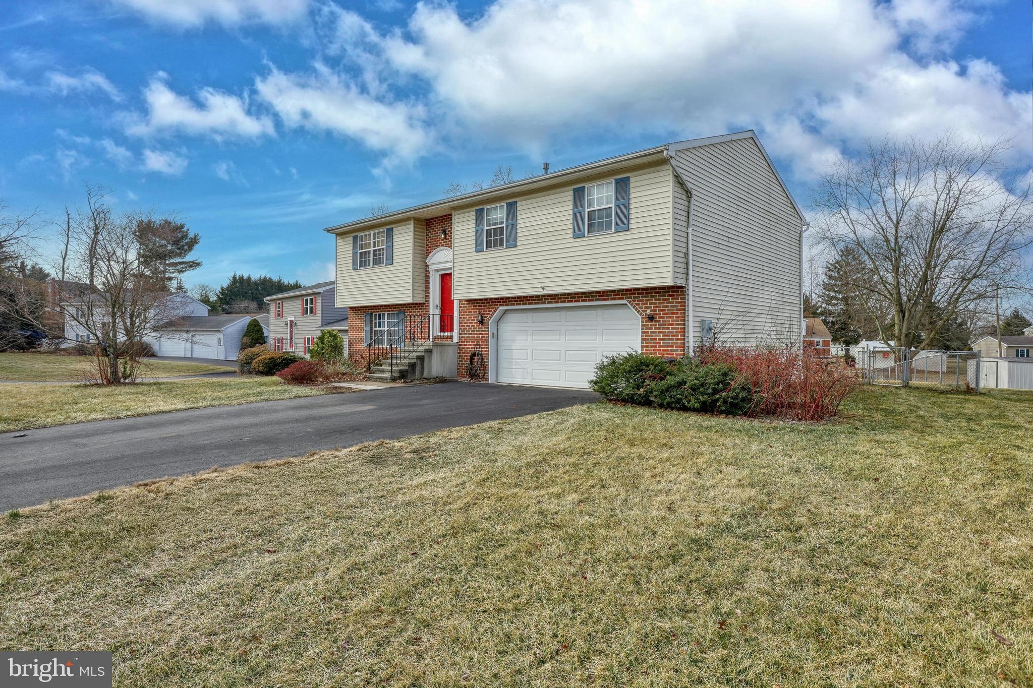 2238 Heather Road York, PA 17408 - Photo 4 of 57 Gallery Image 4
