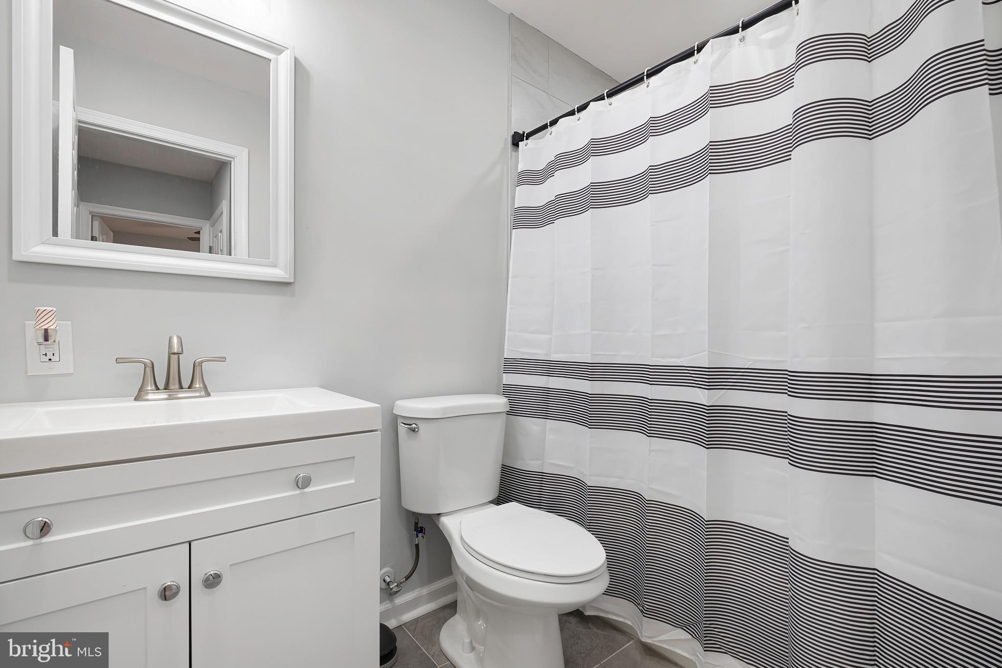 107 Anderson Road Newark, DE 19713 - Photo 14 of 28 a bathroom with a sink and a toilet