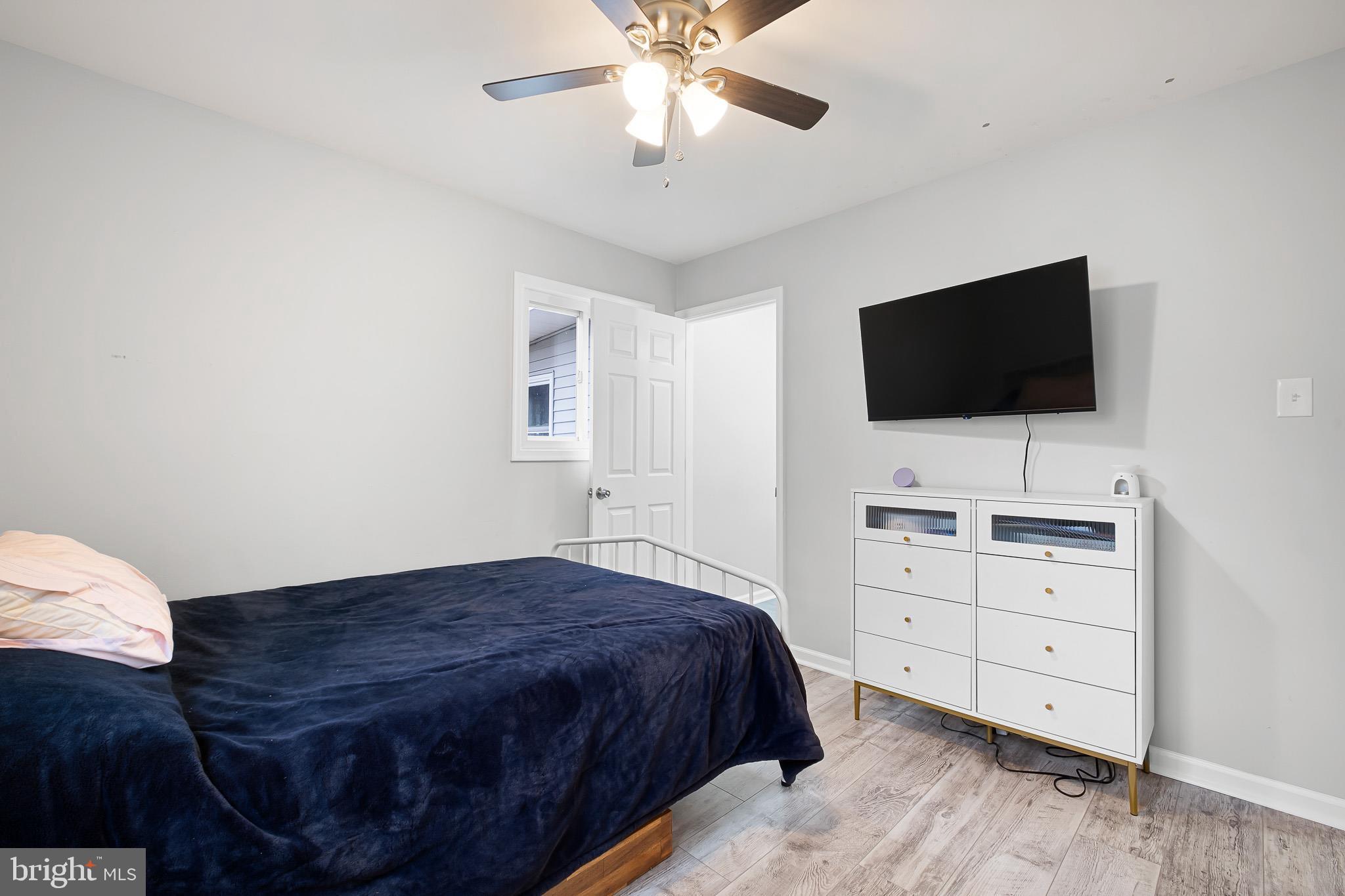 107 Anderson Road Newark, DE 19713 - Photo 20 of 28 a spacious bedroom with a bed and a flat screen tv