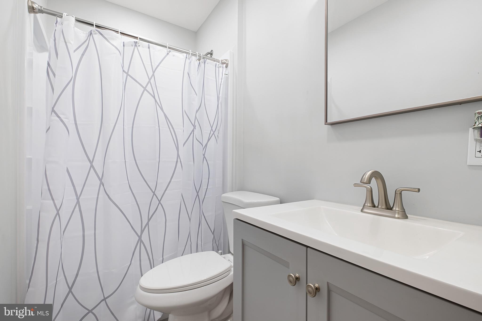 107 Anderson Road Newark, DE 19713 - Photo 21 of 28 a bathroom with a sink a toilet and shower curtain