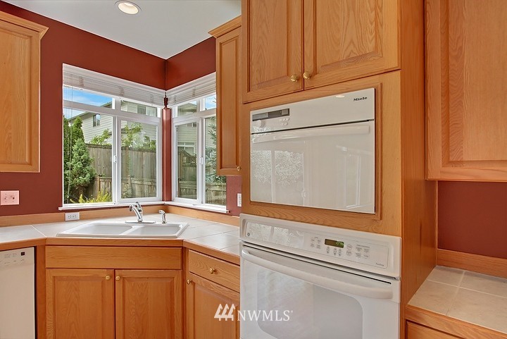 1931 Northeast 35th Place Renton, WA 98056 - Photo 11 of 22 Gallery Image 11