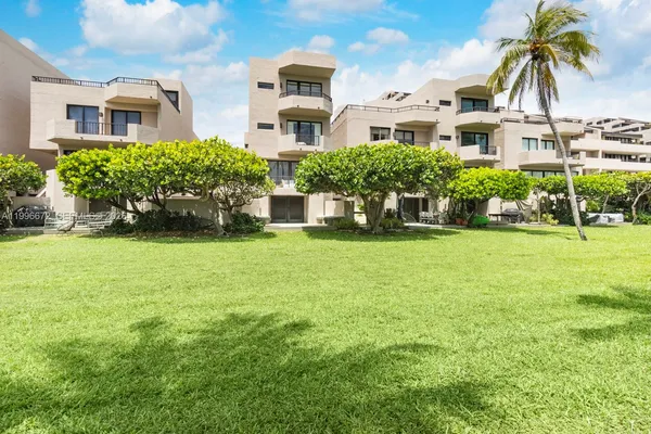 $5,100,000 | 201 Crandon Boulevard, Unit 174, Key Biscayne, FL 33149