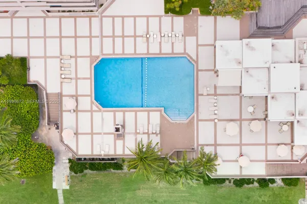 $5,100,000 | 201 Crandon Boulevard, Unit 174, Key Biscayne, FL 33149