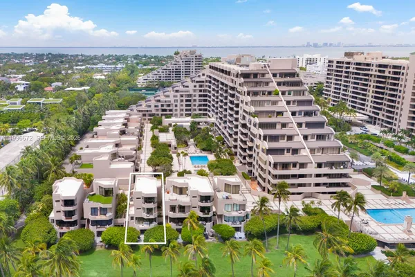 $5,100,000 | 201 Crandon Boulevard, Unit 174, Key Biscayne, FL 33149