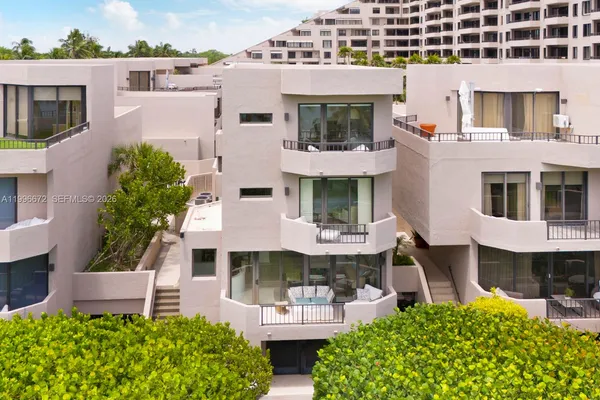 $5,100,000 | 201 Crandon Boulevard, Unit 174, Key Biscayne, FL 33149