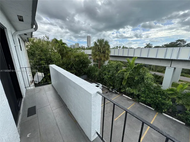$2,500 | 3011 Southwest 1st Avenue, Unit 12, Miami, FL 33129