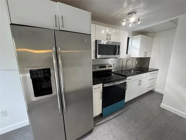$2,500 | 3011 Southwest 1st Avenue, Unit 12, Miami, FL 33129