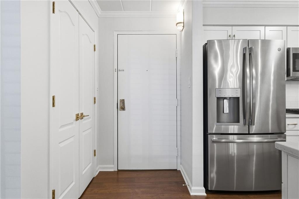 5 Bayard Road, Unit 104 Pittsburgh, PA 15213 - Photo 4 of 27 Entrance + Coat Closet