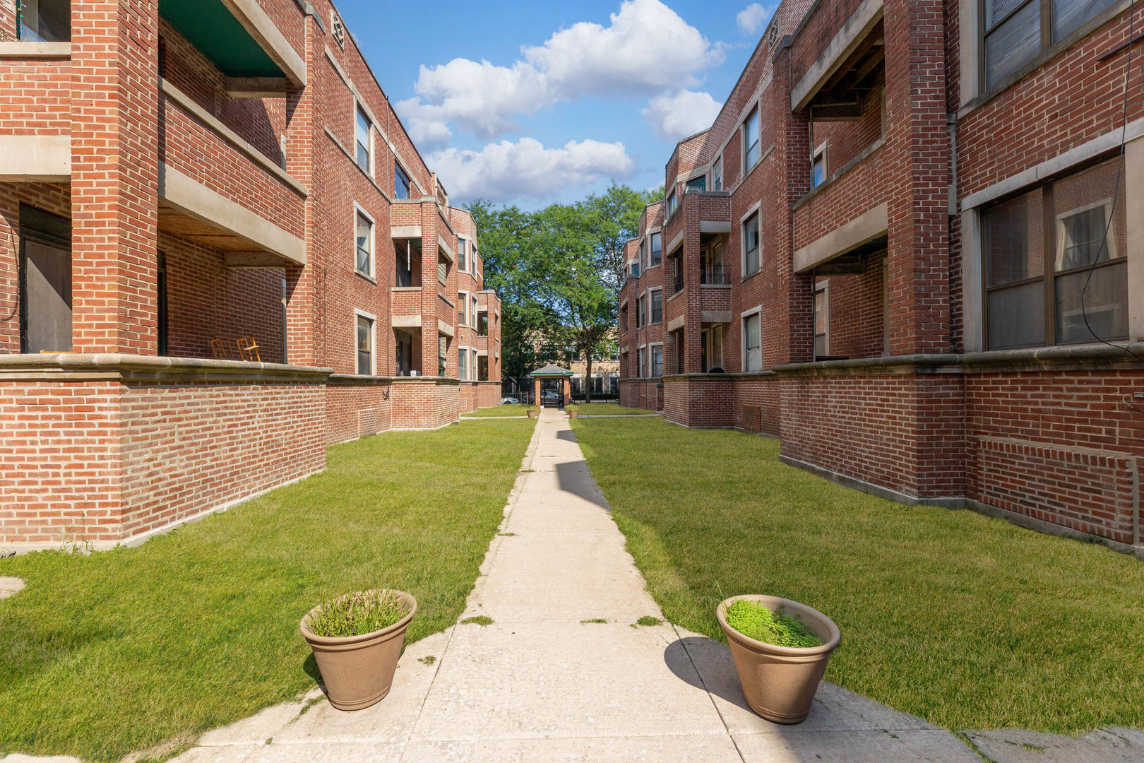 6104 South Dorchester Avenue, Unit 1S Chicago, IL 60637 - Photo 13 of 16 a view of an house with backyard space and garden