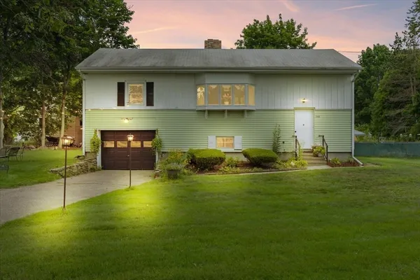 $350,000 | 266 West Main Street, Dudley, MA 01571