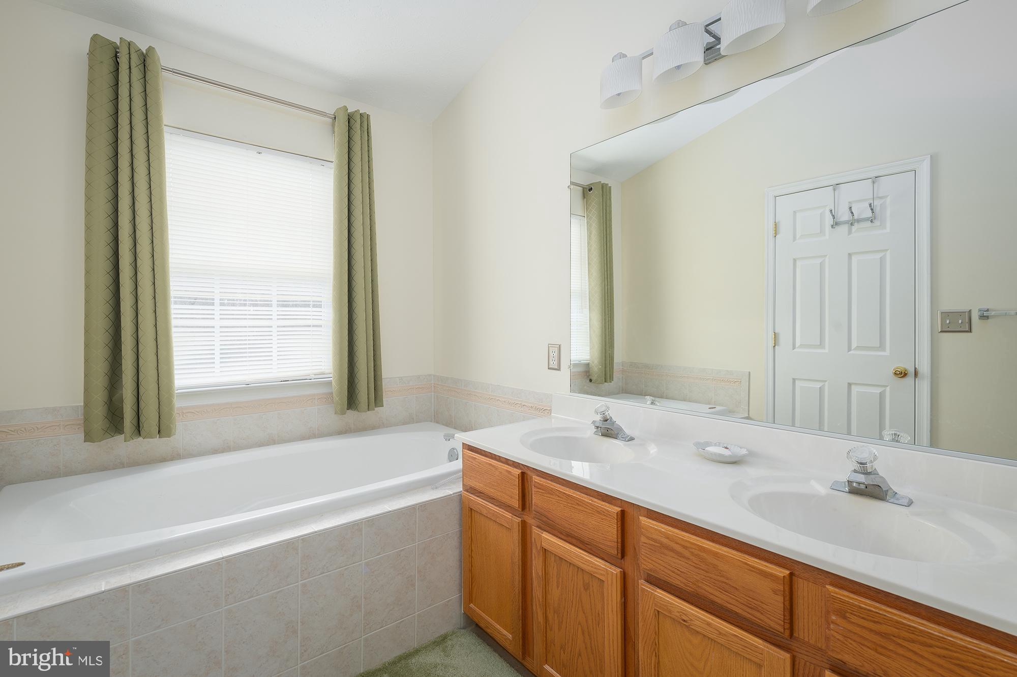 5070 Kemsley Court Rosedale, MD 21237 - Photo 26 of 40 soaking tub