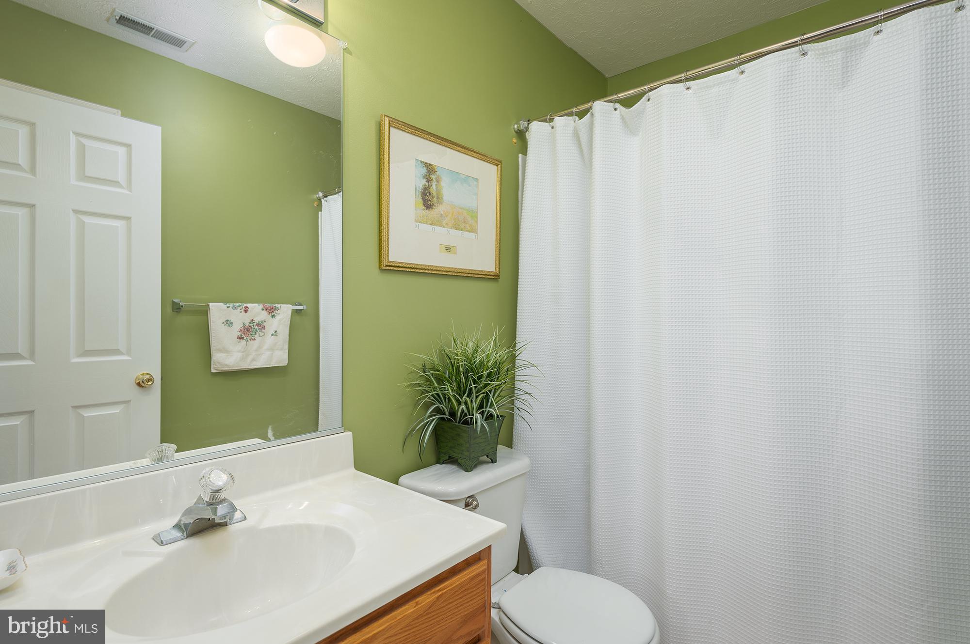 5070 Kemsley Court Rosedale, MD 21237 - Photo 29 of 40 2nd thridfloor bathroom