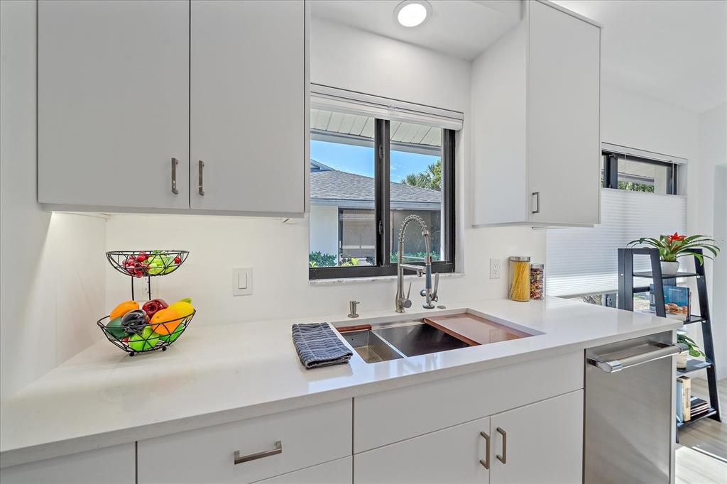 1684 Pintail Way Sarasota, FL 34231 - Photo 14 of 35