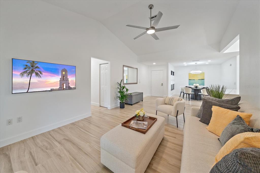 1684 Pintail Way Sarasota, FL 34231 - Photo 4 of 35