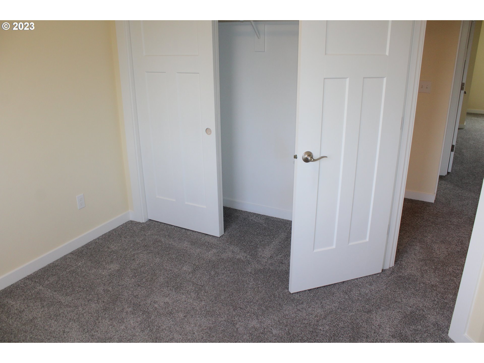 1384 10th Seaside, OR 97138 - Photo 20 of 36 a view of an empty room