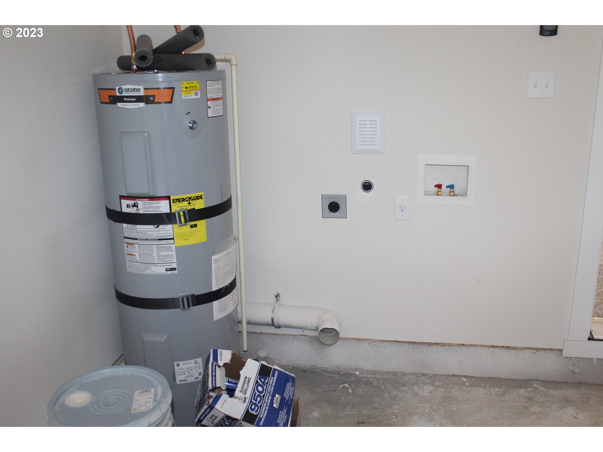 1384 10th Seaside, OR 97138 - Photo 24 of 36 Laundry