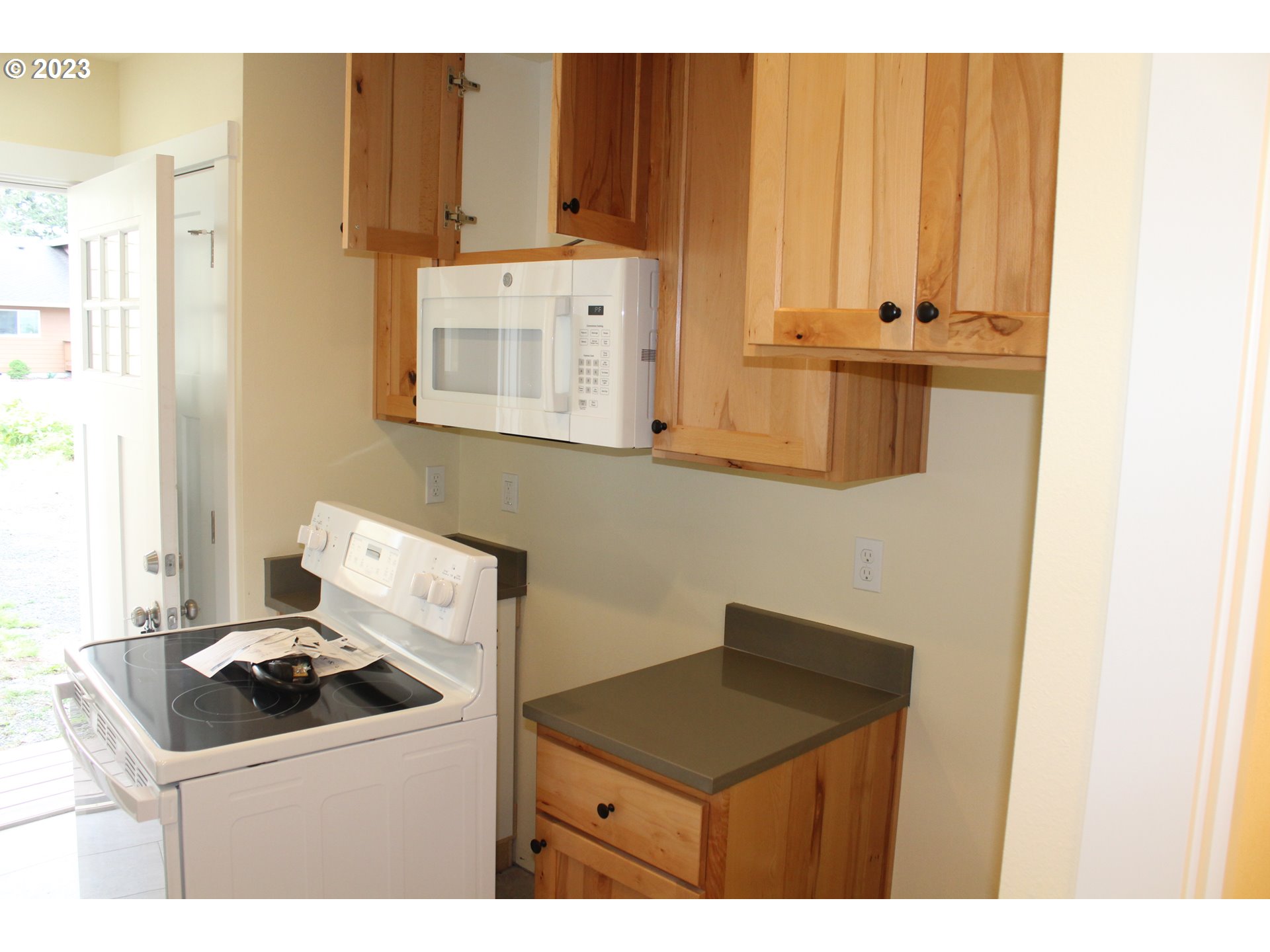 1384 10th Seaside, OR 97138 - Photo 32 of 36 a utility room with dryer and washer