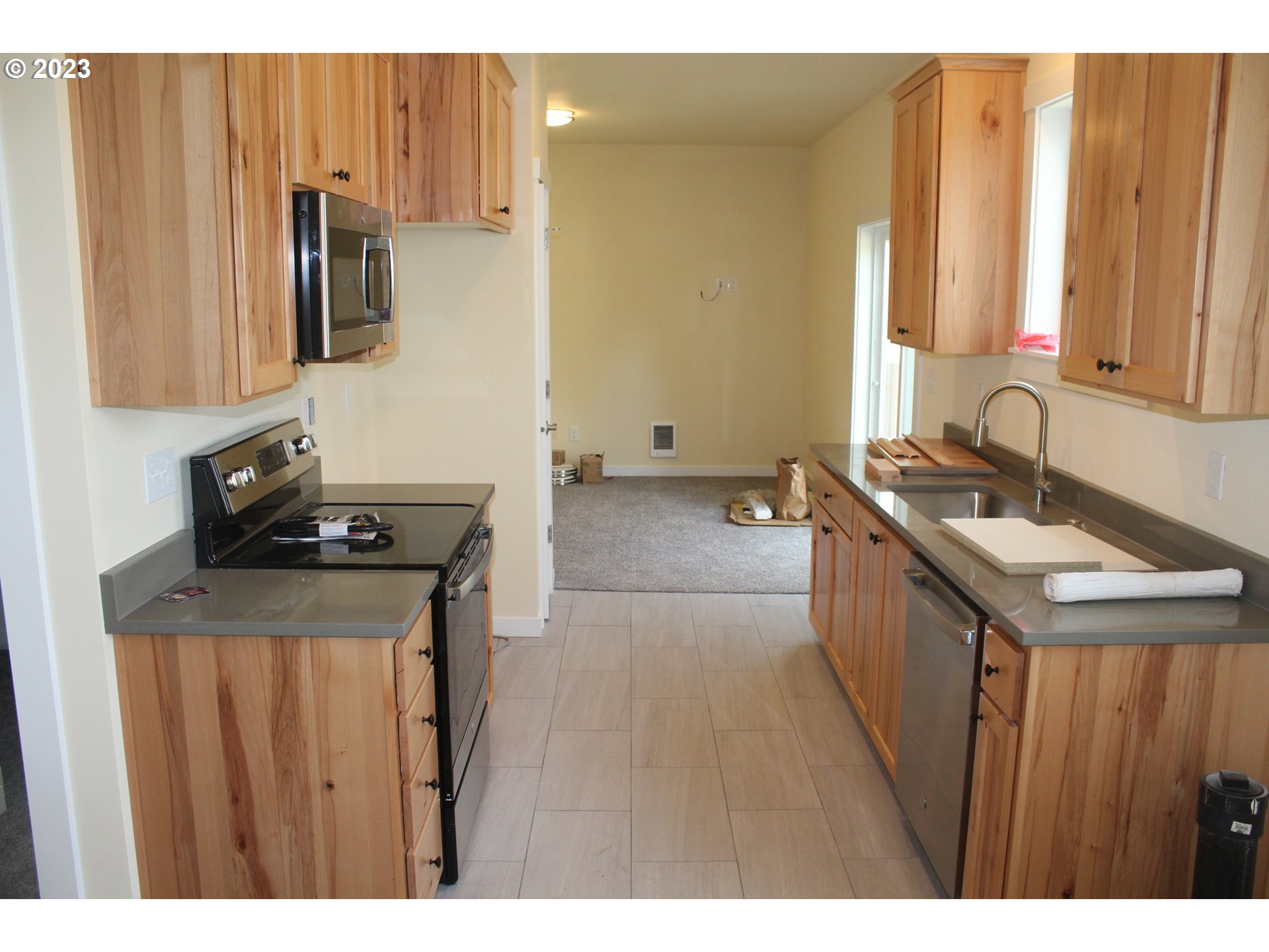 1384 10th Seaside, OR 97138 - Photo 8 of 36 a kitchen with a sink stove and refrigerator