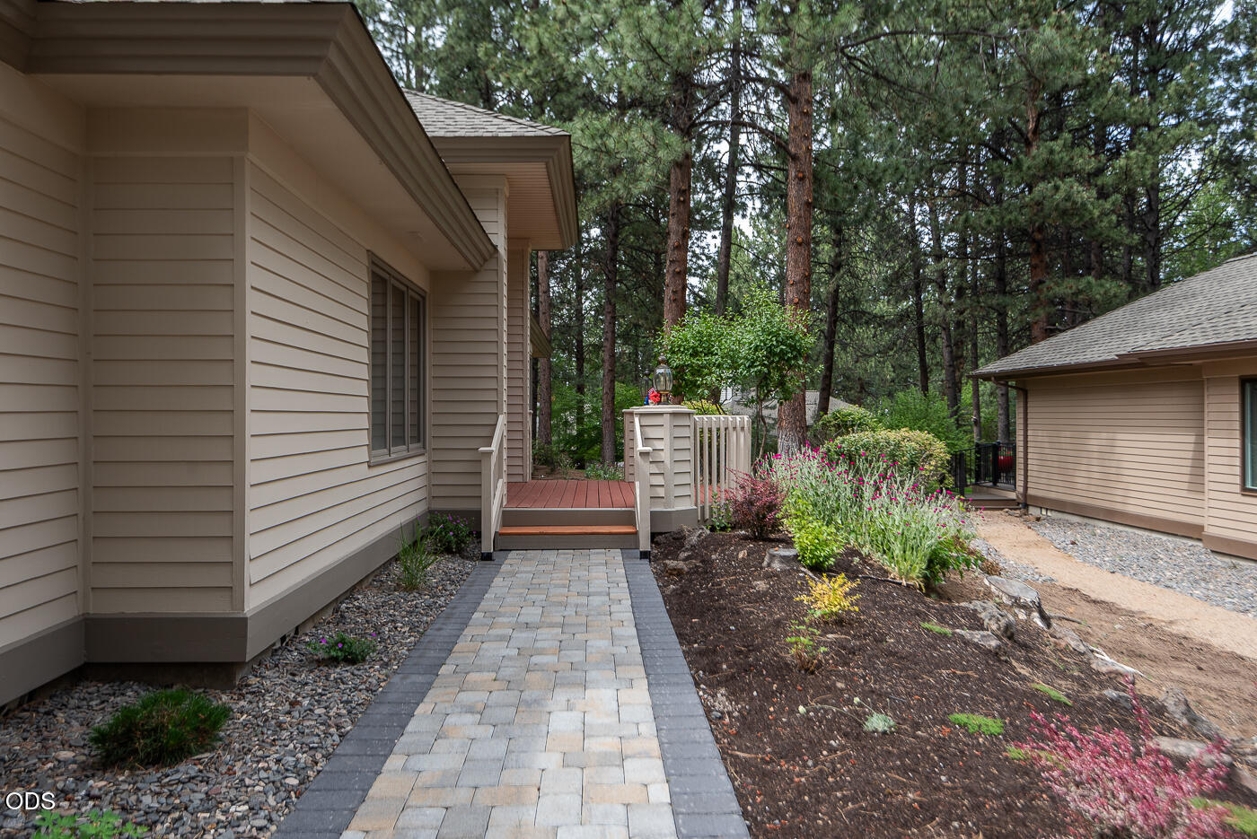 60894 Willow Creek Loop Bend, OR 97702 - Photo 10 of 36