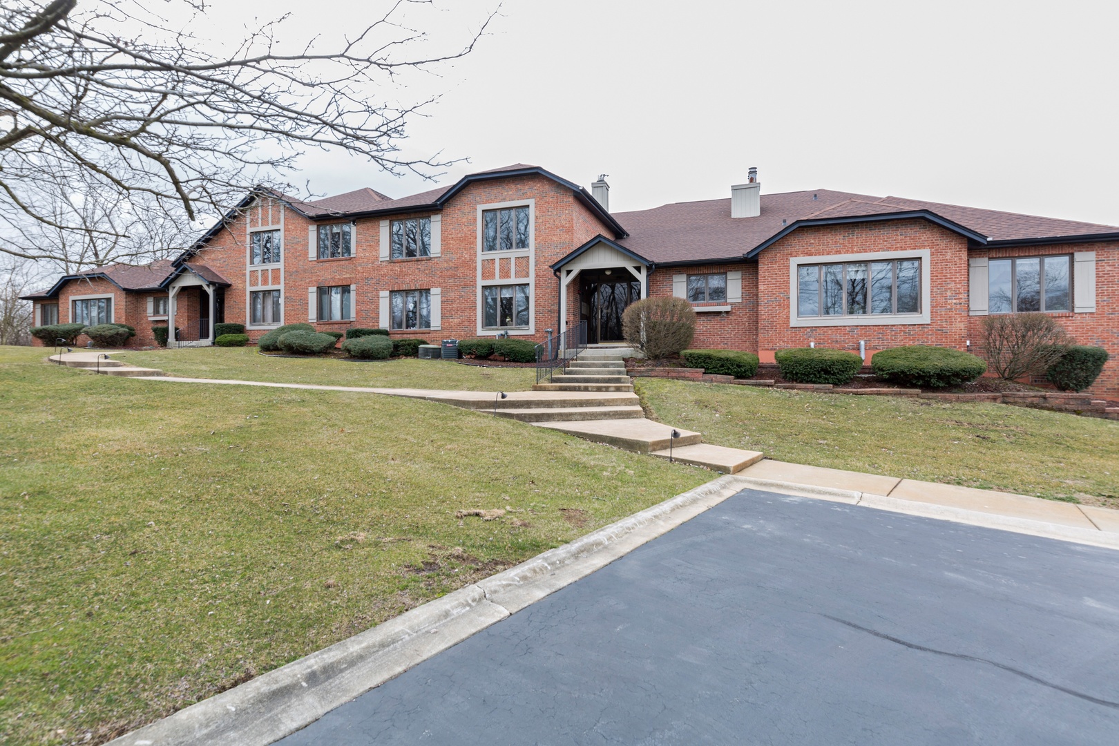 180 West Richton Road, Unit 202 Crete, IL 60417 - Photo 1 of 10