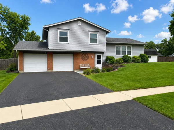 $3,000 | 425 Ardglass Court, Bolingbrook, IL 60440